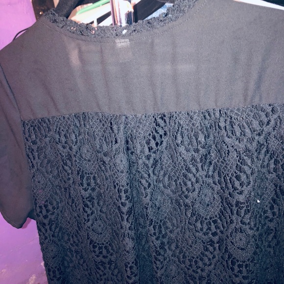 Woman’s super cute short sleeve plus size blouse - Picture 6 of 7